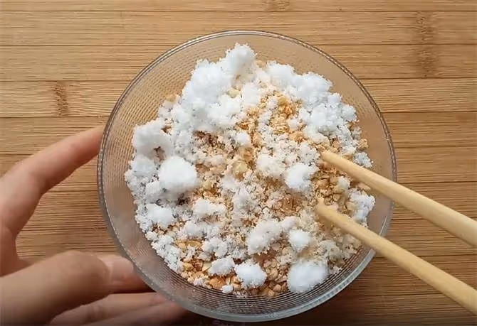 一碗糯米粉,一碗花生,不擀麵,不揉面,筷子攪一攪,家人都說好