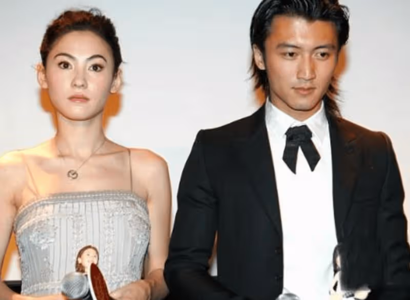 向張柏芝下跪求婚,是謝霆鋒最大賭注,曾默默給孩子準備財產!