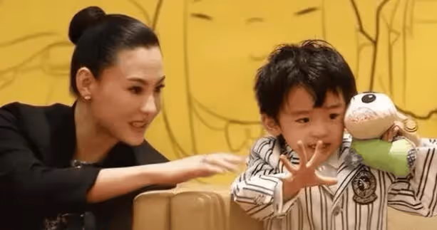 向張柏芝下跪求婚,是謝霆鋒最大賭注,曾默默給孩子準備財產!