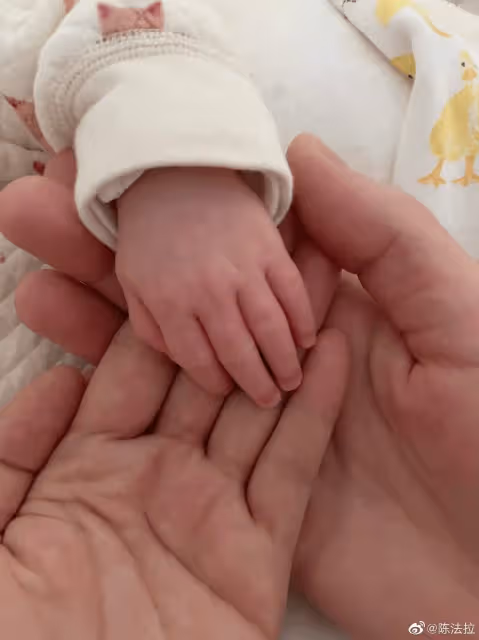 恭喜！TVB前花旦勇闖好萊塢終做女主角，二婚嫁外籍老公生兩娃