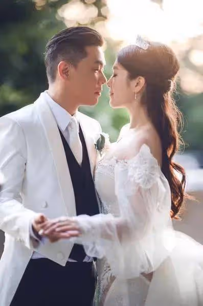 TVB前花旦被傳婚姻亮紅燈，摘掉婚戒瀟灑慶生，因生育觀念搬離愛巢