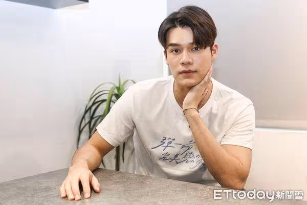 台泰BL男神CP信義區大方約會 180cm↑太顯眼「路人狂回頭」