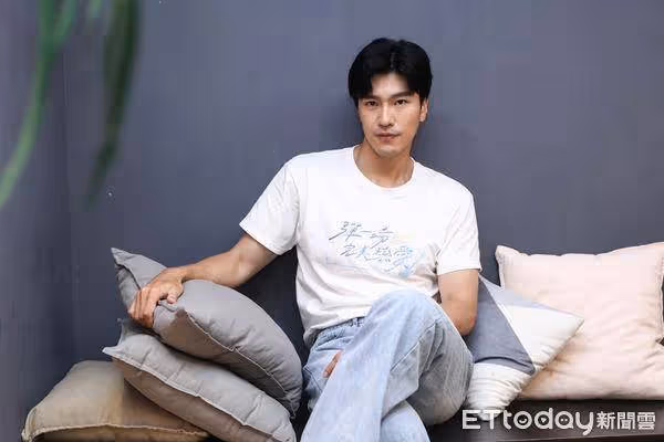 台泰BL男神CP信義區大方約會 180cm↑太顯眼「路人狂回頭」