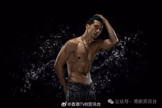 43歲前男團成員罕派爆肌福利照:10多年都沒有穿過的小泳褲