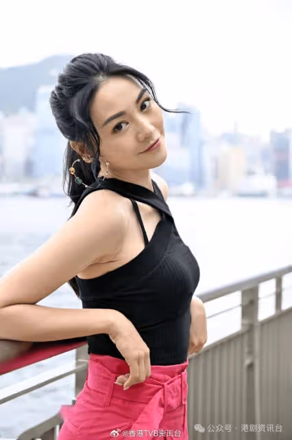 關嘉敏簽TVB遭洗版2年鬧反骨!入行8年靠扮譚輝智登熱搜榜第一嚇親