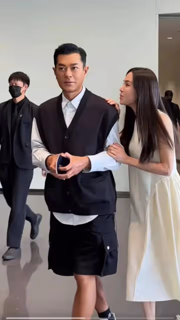 古天樂李若彤難得合體,網友直呼「回憶殺」,50多歲顏值依舊抗打!