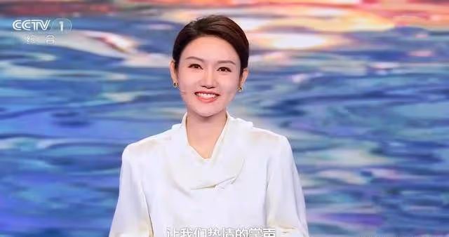 2024中國詩詞大會賽程過半，主持人龍洋表現「叫座不叫好」
