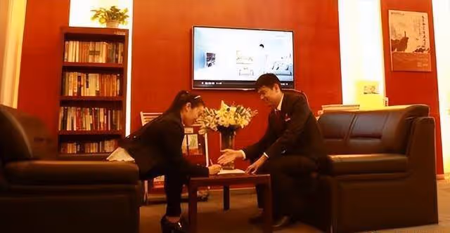 18年男子存銀行4840萬,1小時後卻被女行長轉走,銀行:不關我事
