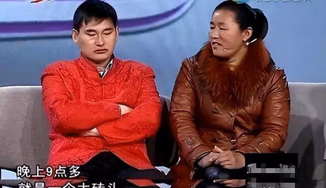「大衣哥」門口老頭蹲守真相揭曉:身患疾病欲借錢,卻被村民指責