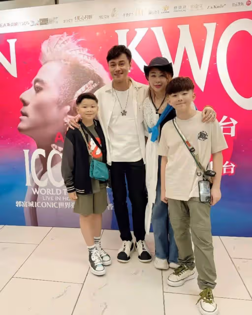 48歲TVB前當家小生一家現身郭富城演唱會!大兒子越發帥氣,被指撞臉韓星