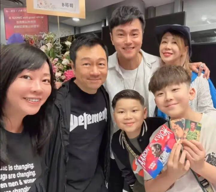 48歲TVB前當家小生一家現身郭富城演唱會!大兒子越發帥氣,被指撞臉韓星