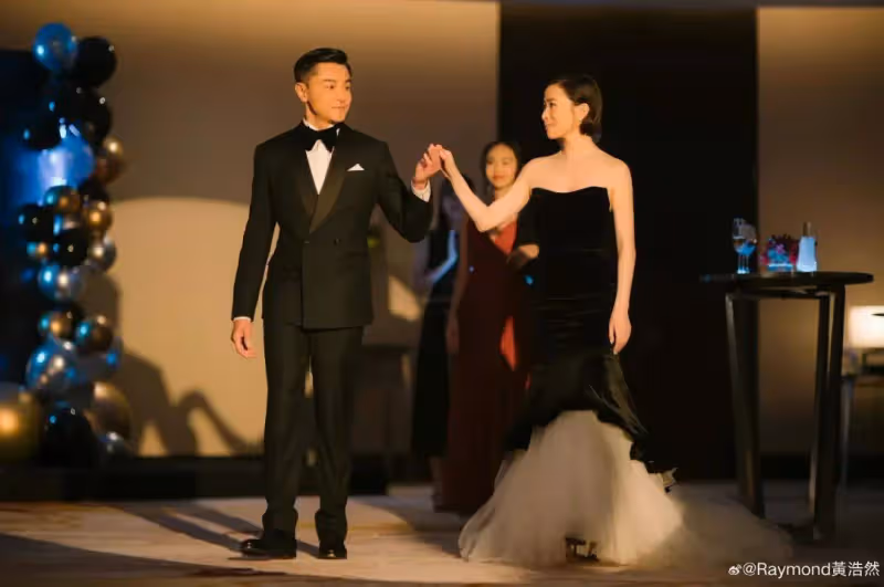 48歲TVB前當家小生一家現身郭富城演唱會!大兒子越發帥氣,被指撞臉韓星