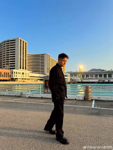 48歲TVB前當家小生一家現身郭富城演唱會!大兒子越發帥氣,被指撞臉韓星