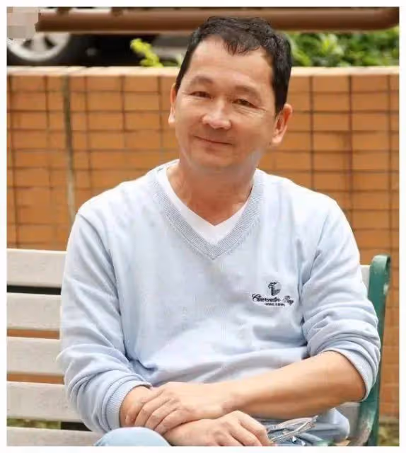 TVB「演技之王」去世三年,妻子罕見露面,曾經是一線花旦,與劉德華演對手戲