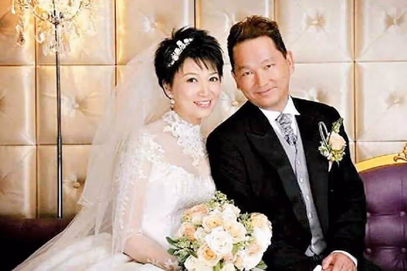 TVB「演技之王」去世三年,妻子罕見露面,曾經是一線花旦,與劉德華演對手戲