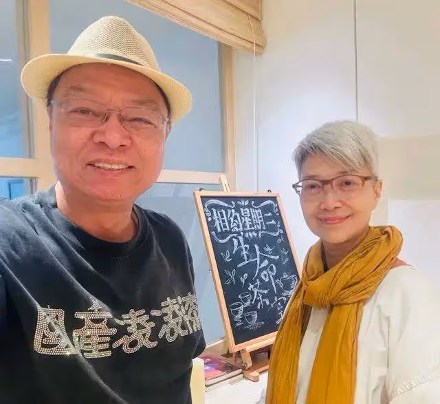 TVB「演技之王」去世三年,妻子罕見露面,曾經是一線花旦,與劉德華演對手戲