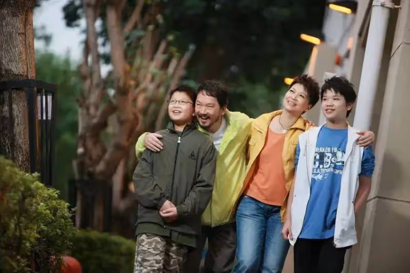 TVB「演技之王」去世三年,妻子罕見露面,曾經是一線花旦,與劉德華演對手戲