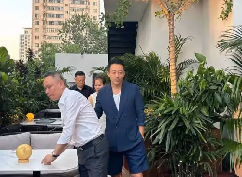 大秀恩愛!汪小菲馬筱梅赴天津麻六記開業,筱梅親手攤煎餅果子,還是倆雞蛋的