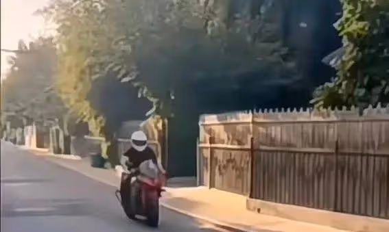 汪小菲騎小摩托開戰!具俊曄PK賽遭遇勁敵,誰才是真正的車神?
