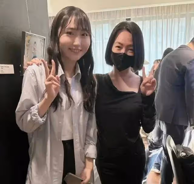 小s兩個小女兒被稱才女,二人畫作被評最佳人氣獎,作品質量一般