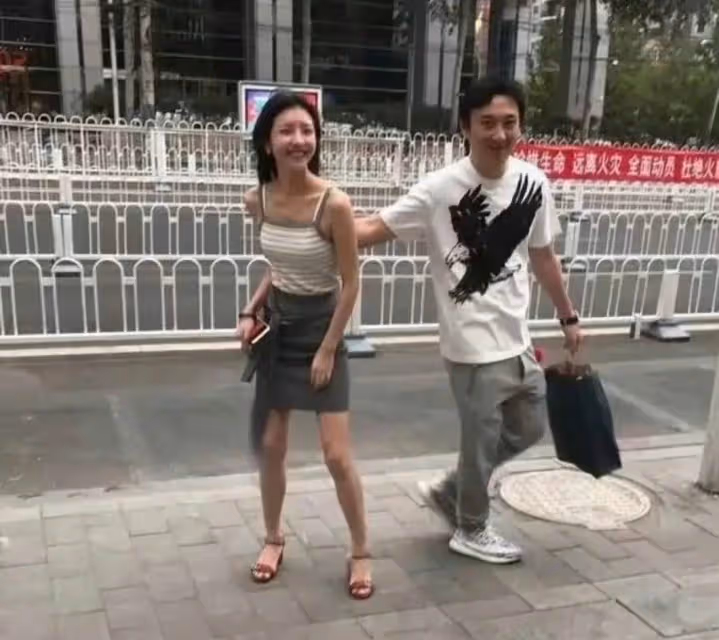王思聰「手滑」關注前女友?豆得兒刪合照,網友:這是啥操作?