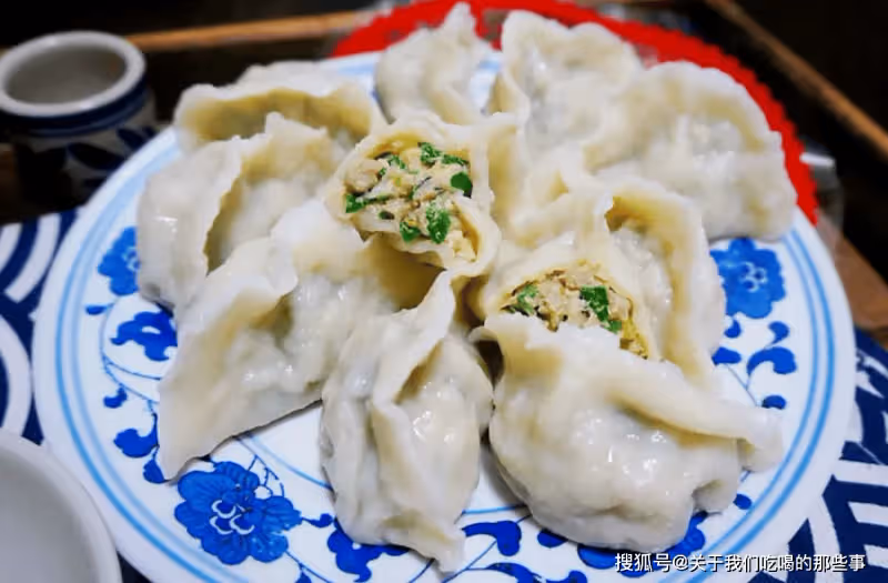 調「韭菜豬肉」餃子餡,牢記4個技巧,餃子噴香好吃,不腥不柴