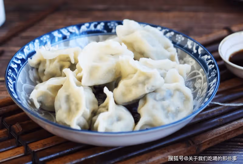調「韭菜豬肉」餃子餡,牢記4個技巧,餃子噴香好吃,不腥不柴