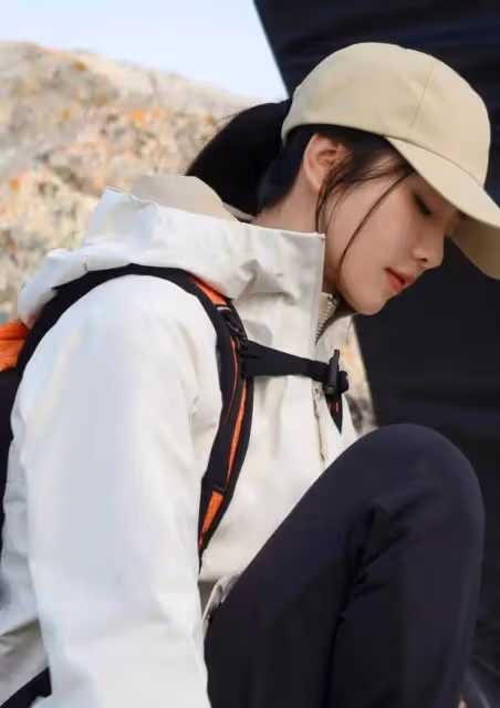 劉詩詩登山大片曝光,全套裝備颯爽帥氣,側顏精緻引熱議!