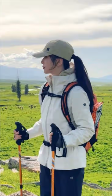 劉詩詩登山大片曝光,全套裝備颯爽帥氣,側顏精緻引熱議!
