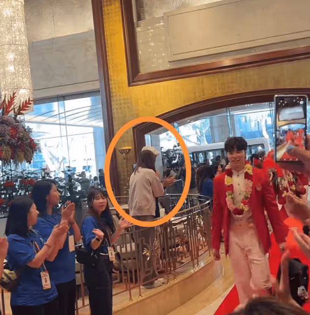 在奧運健兒下榻酒店,95歲的超級大佬與潘展樂孫穎莎全紅嬋握手了