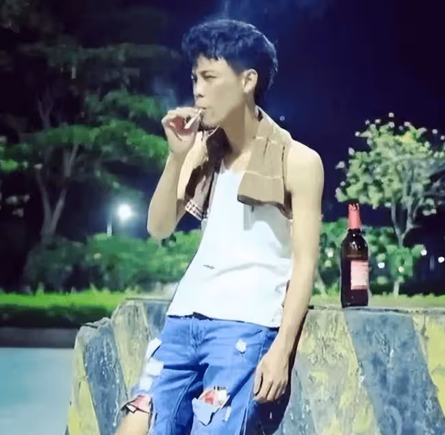 一首歌狂賺1個億,成名後出軌、騙粉,為撈金無底線?他的現狀大快人心