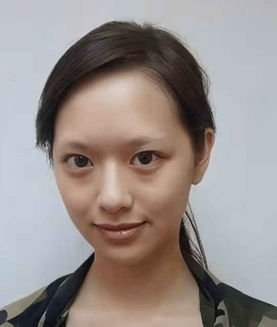 TVB花旦馮盈盈素顏照意外曝光,撞臉富貴男星,網友直呼不敢認