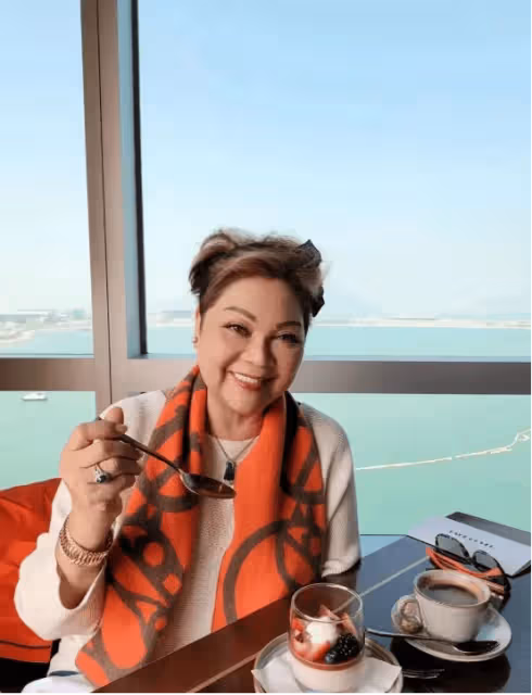 香港樂壇巨肺級女歌手,爆李龍基當年1個月賺1層樓,開跑車趕場
