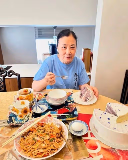 TVB台柱低調慶生優雅老去,入行60載看透世事,與丈夫低調過生活