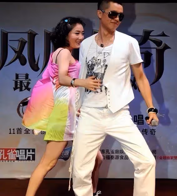 揭秘鳳凰傳奇曾毅:23年默默守護的女人,竟是她?!