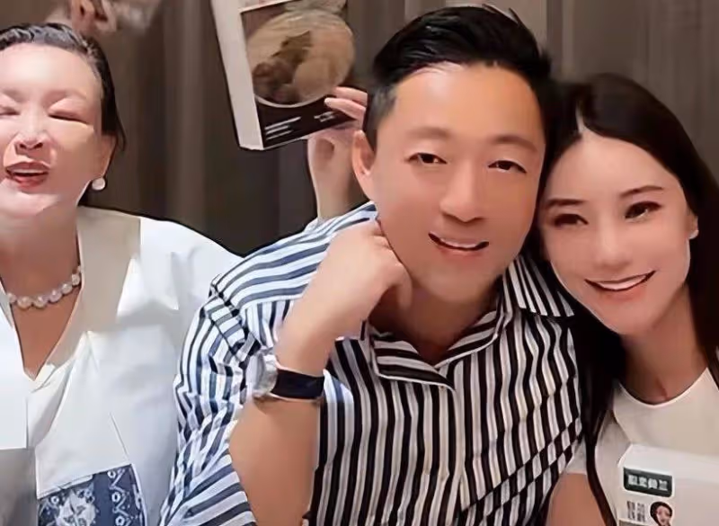 直播背後有深意?汪小菲讓張蘭帶小箖箖上陣,律師話中有話!