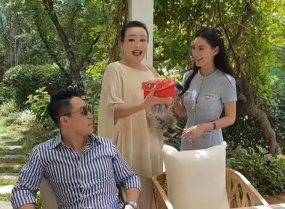 張蘭喜當奶奶！馬筱梅從小三到孕媽，汪小菲的甜蜜親吻藏不住