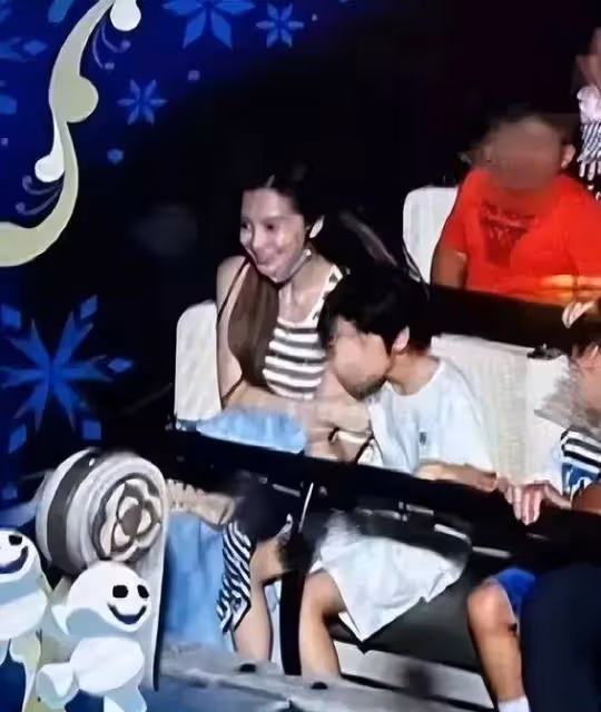 震驚!Baby帶娃游迪士尼暴露3個驚人細節,網友:這才是真正的星媽!