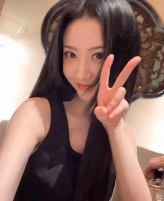 36歲景甜衛生間自拍驚艷全網,這3個細節讓她比20歲更美!