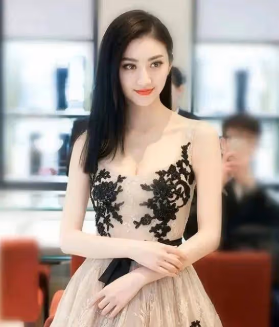 36歲景甜衛生間自拍驚艷全網,這3個細節讓她比20歲更美!
