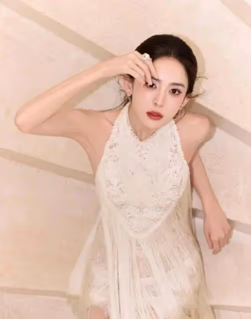 36歲景甜衛生間自拍驚艷全網,這3個細節讓她比20歲更美!