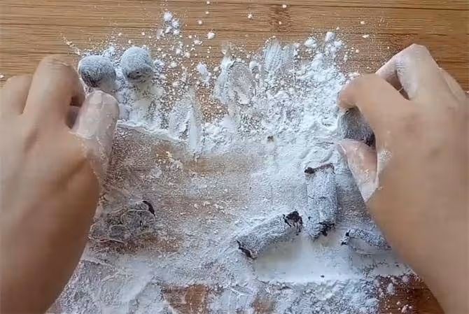 南瓜和玉米面,不加一滴水,做出的餅軟糯香甜,做法詳細告訴你