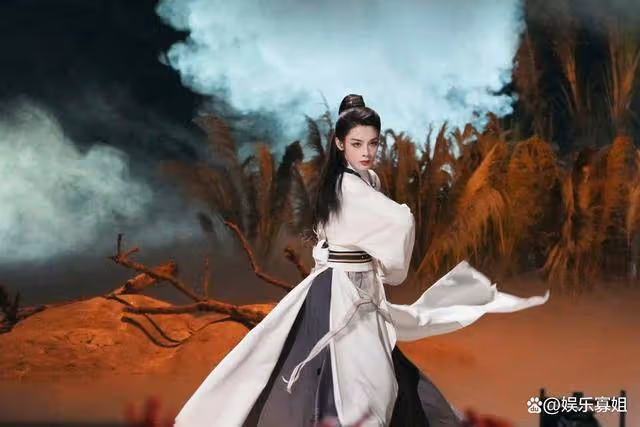 柳岩說陳麗君為浪姐多次妥協,穿粉戴花,連wave、爵士舞都會了