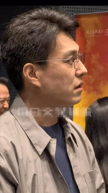 靳東履新擔任文工團團長後現身話劇發布會,本人低調和氣沒架子