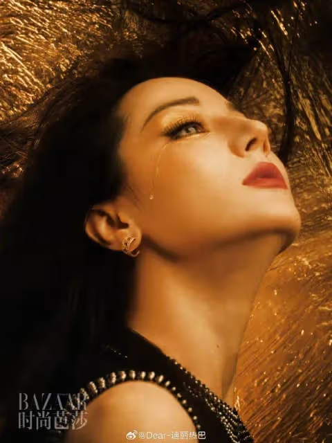 迪麗熱巴雜誌寫真異域般風情!膚白貌美身材曼妙性感迷人