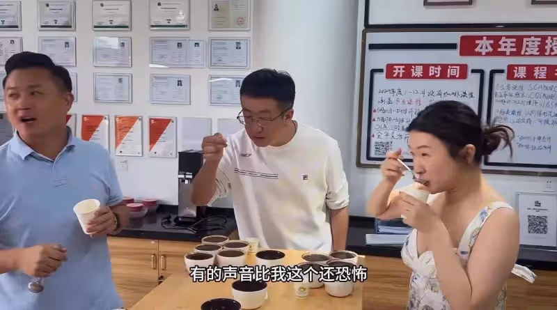 霍思燕杜江景邁山度假,親自製作品嘗咖啡,珠圓玉潤卻自信美麗