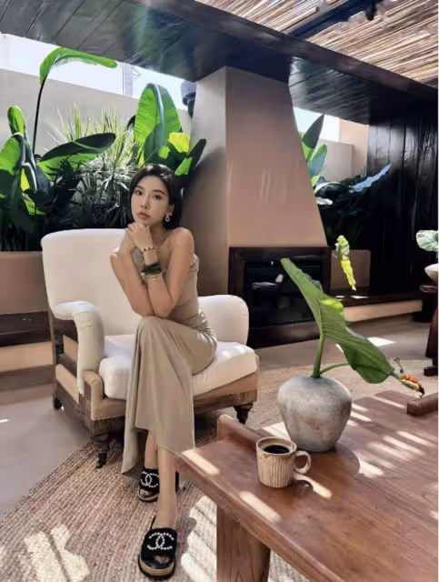賭王前兒媳離婚後大曬性感!身材苗條如少女!網友羨慕有錢沒老公