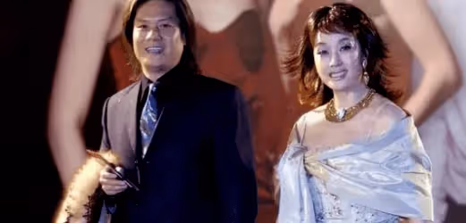 四婚四離!73歲劉曉慶再次離婚,同時交往8個小鮮肉,但這次,我罵不出口...