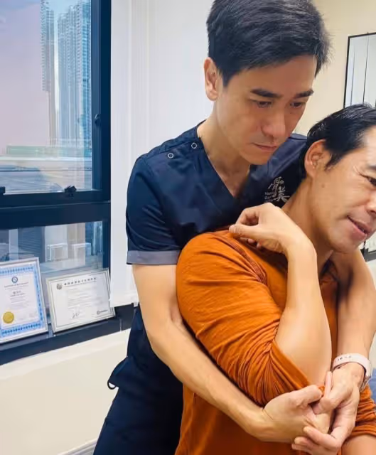 變樣?前主持李忠希近照消瘦更現白髮,多次轉行事業發展大起大落