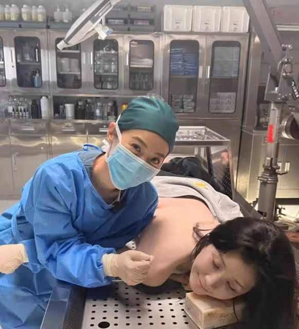 好拼!前TVB小花利穎怡露背扮死屍,只遮下半身稱是最大尺度演出